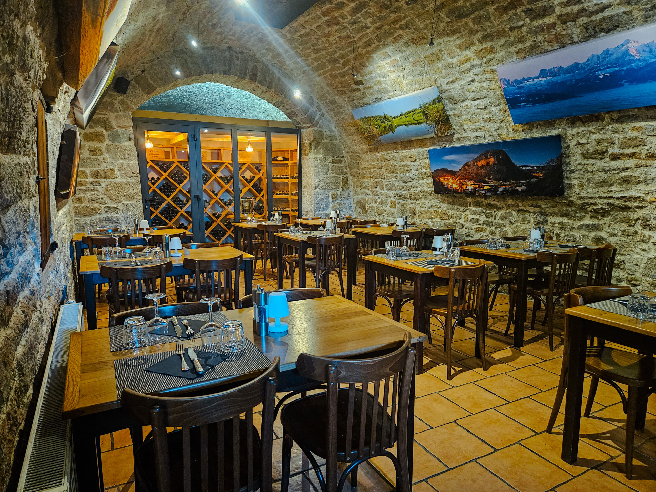 salleintérieur-restaurantpoligny-lasergenterie